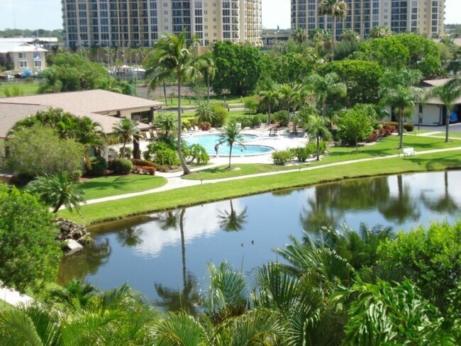 Foto del edificio - 2/2  Beautiful Condo  in great community