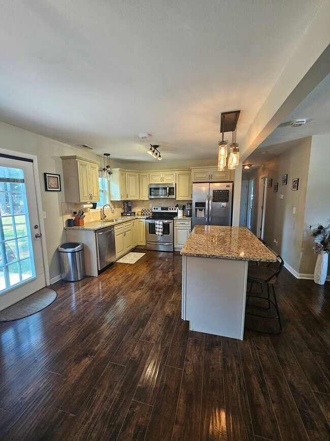 Foto del edificio - Well Kept 3 Bedroom Home Off Of Gum Branch Rd.