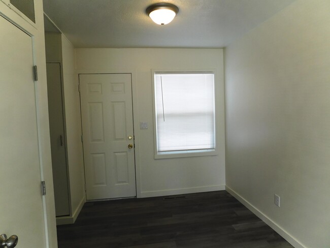 Building Photo - 1094 W 1520 N