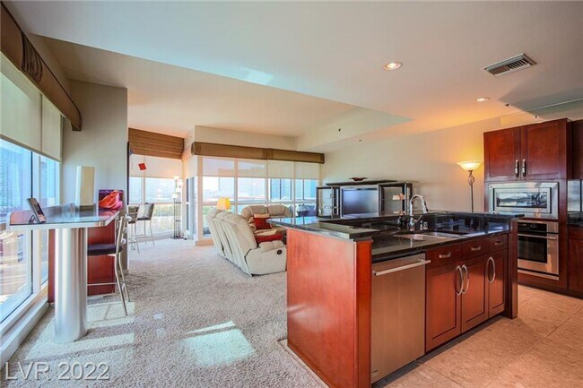 Foto del edificio - AMAZING - VIEWS, 2 TERRACES, FULLY FURNISHED AND READY FOR MOVE IN!!!