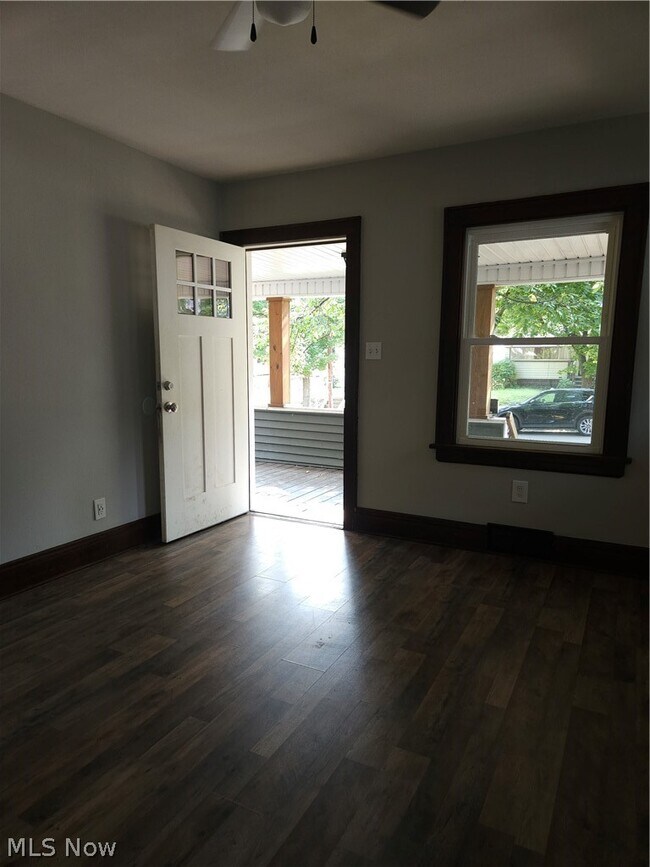 Foto del edificio - 614 Sanford Ave