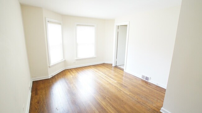 Building Photo - 1310 Wilmette Ave