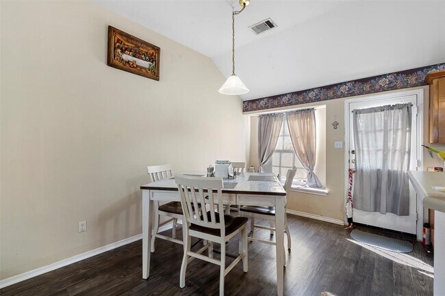 Foto del edificio - 707 Broken Bow Dr