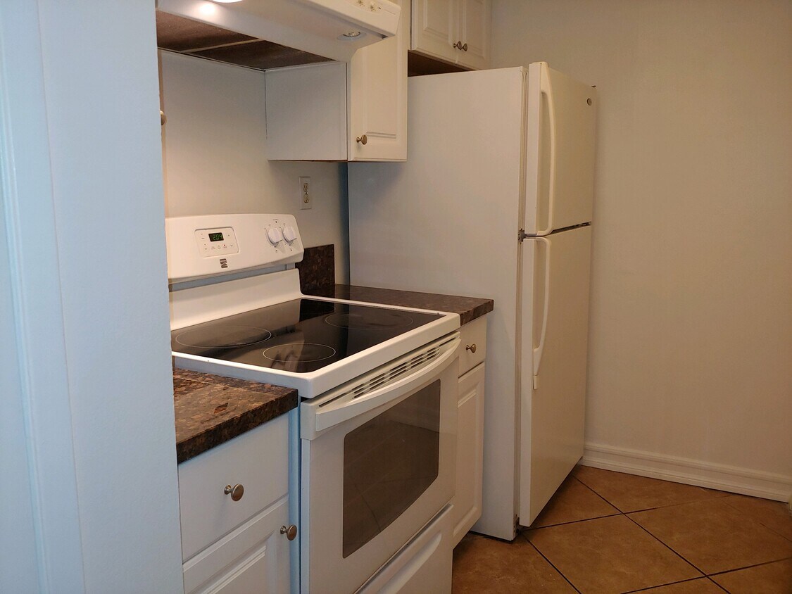 Kitchen - 2919 N White Ave
