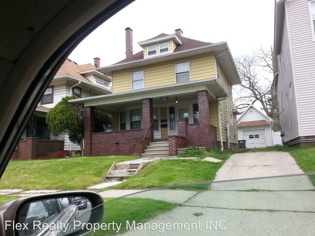 Building Photo - 3 br, 1 bath House - 860 Prouty
