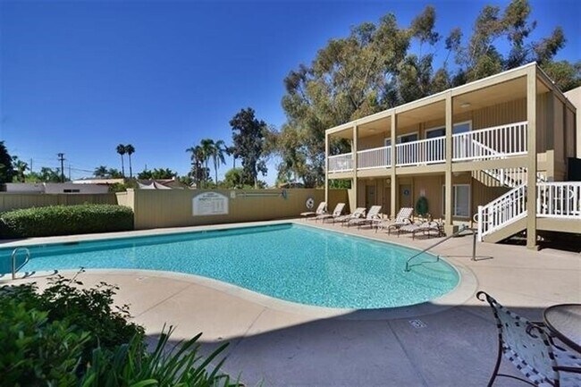 Building Photo - 3030 Suncrest Dr