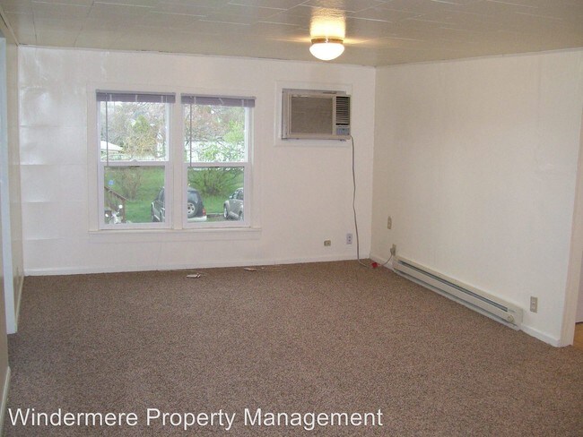 Building Photo - 925 S College Ave