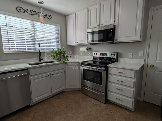 Building Photo - 351 S Valley View Dr