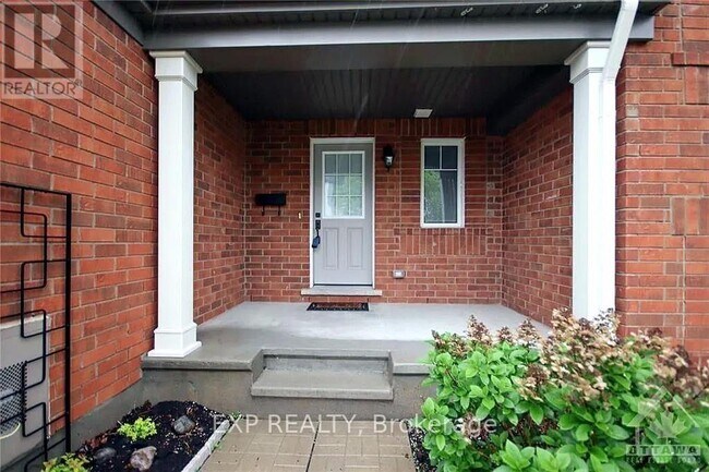 Building Photo - 166 Soleil Ave