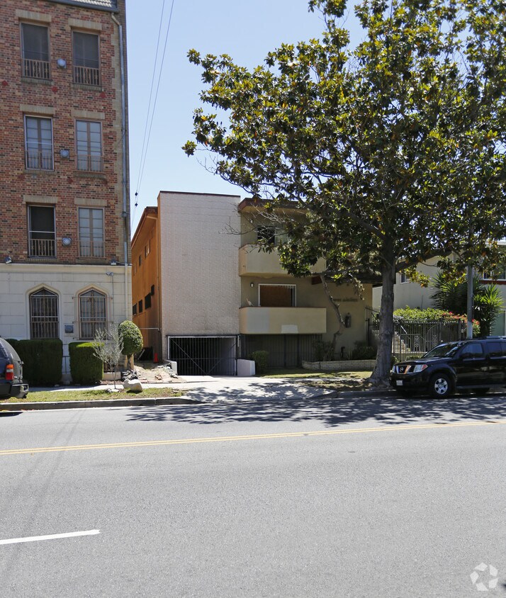 Primary Photo - 716 S Wilton Pl