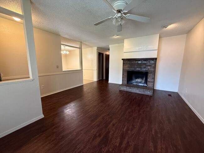 Foto del edificio - A 3 bed, 2 bath Duplex in Broken Arrow