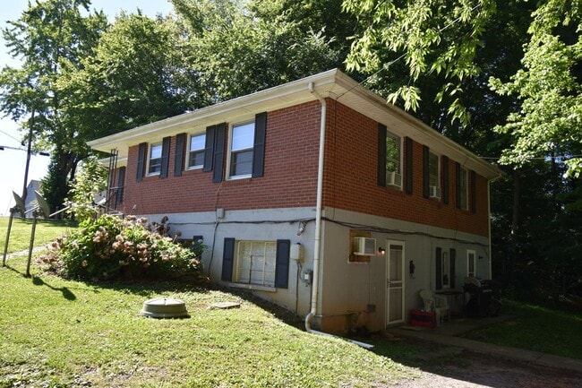 Building Photo - 406 Hietts Ln