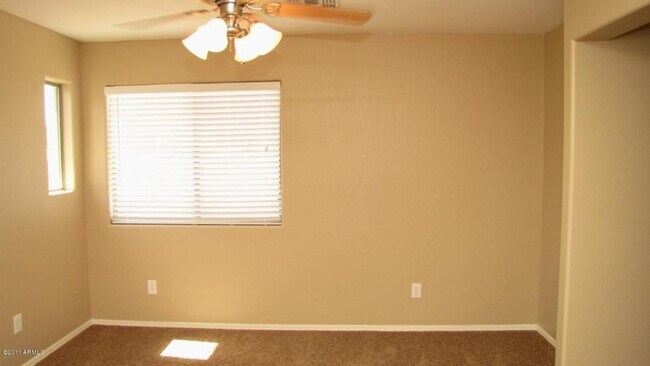 Foto del edificio - 1938 E Loma Vista St