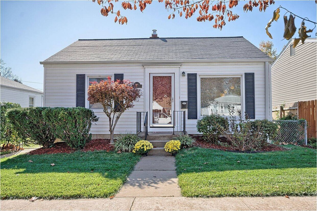 Primary Photo - 7012 Winona Ave