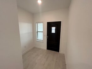 Building Photo - 20811 Summit St