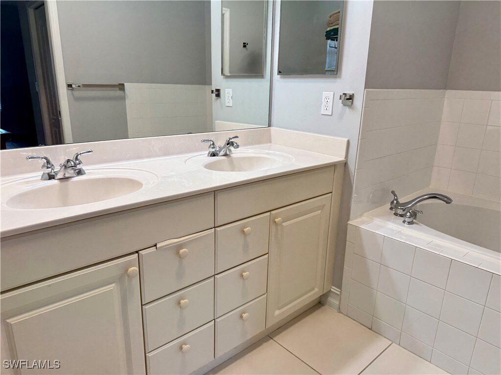 Foto del edificio - 8153 Sanctuary Dr