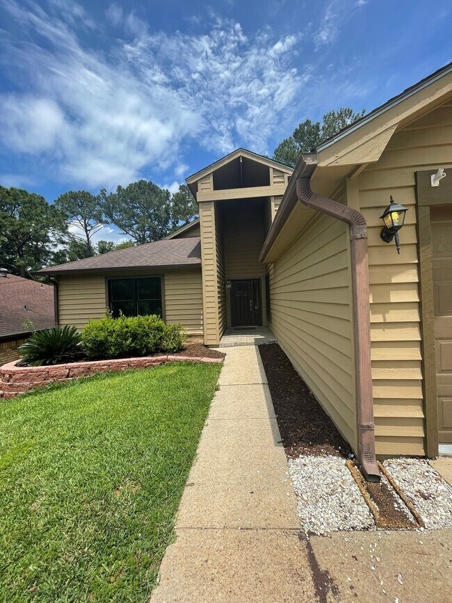 Building Photo - 2 BD, 2 BTH home located in Daphne, AL.