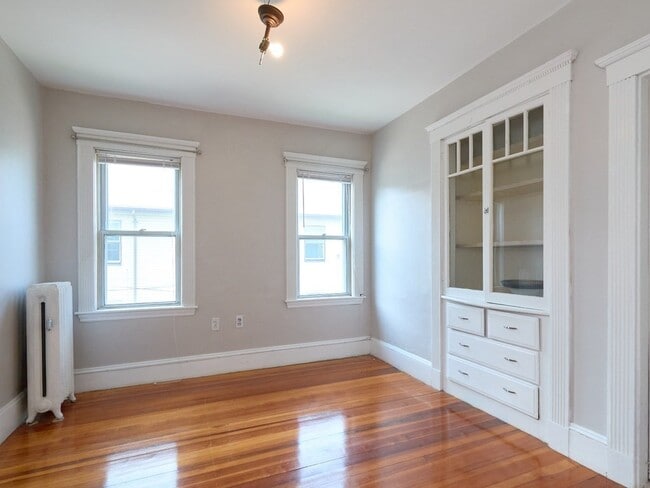 Foto del edificio - 447 Ashmont St