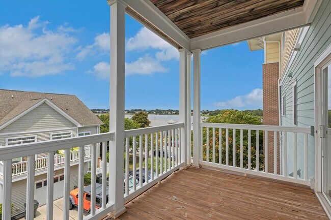 Foto del edificio - Spacious 3BR Condo in Norfolk