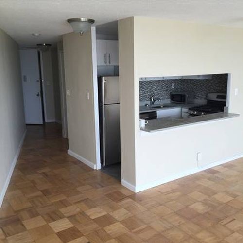 Foto del edificio - 8200 Boulevard E