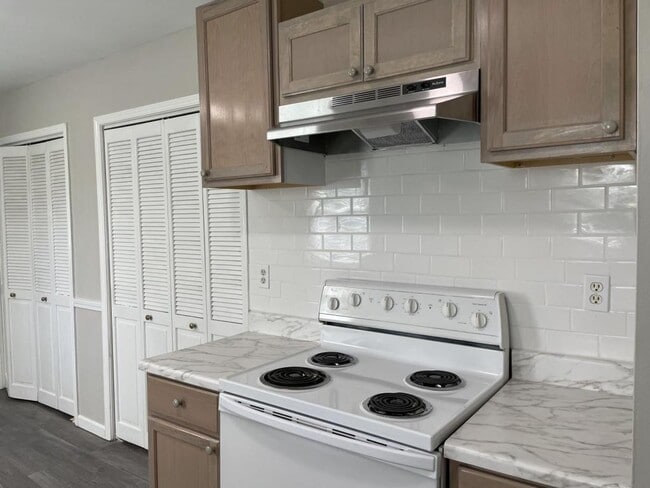 Building Photo - 2000 Patterson Ct