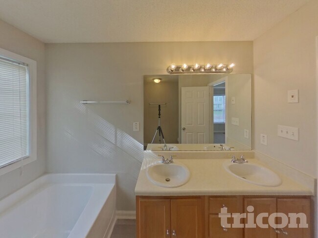 Foto del edificio - 7222 Brittany Way