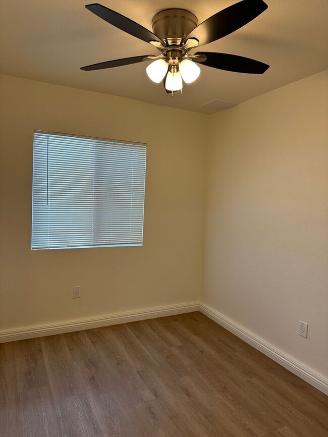 Building Photo - Charming 1-Bed/1-Bath ADU in Newhall – Bra...