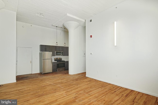 Building Photo - 1217 Spring Garden St