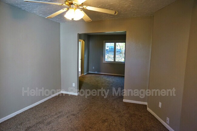 Foto del edificio - 828 E 6th St