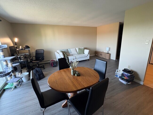Building Photo - 77 Brybeck Cres