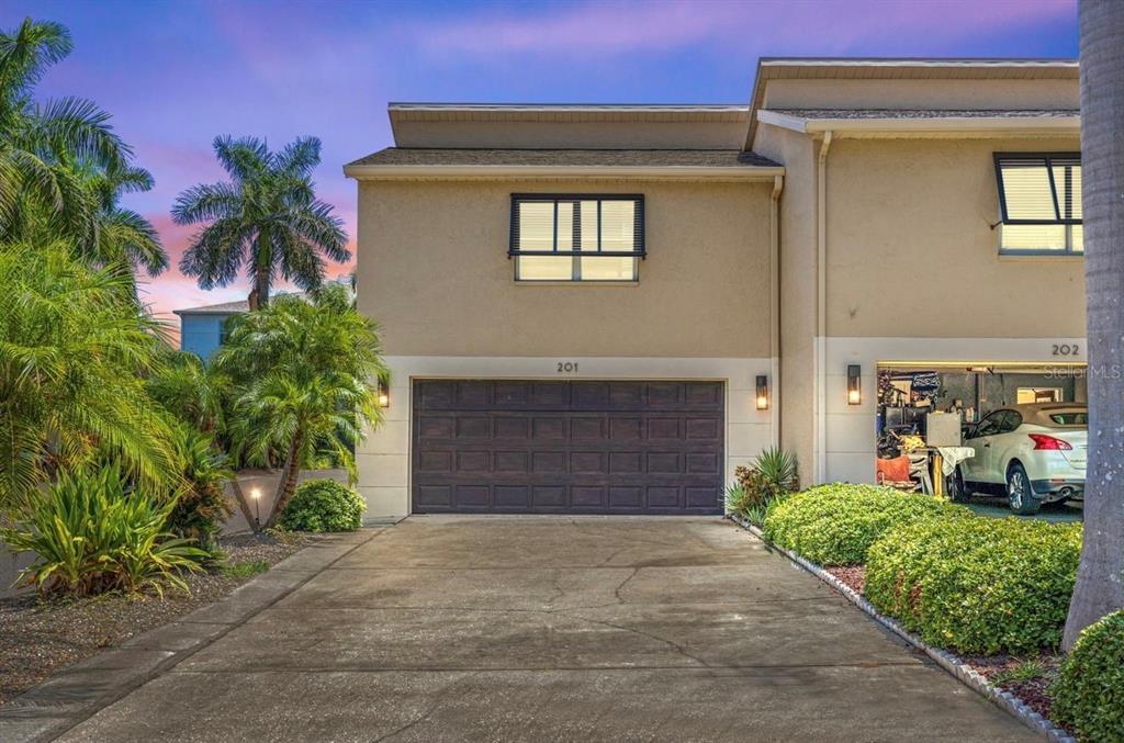 Foto principal - 487 Pinellas Bayway S