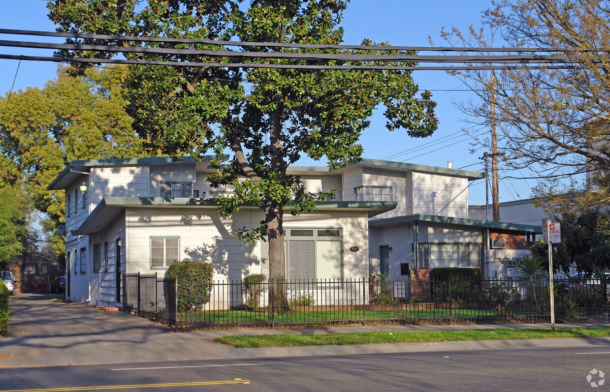 3094 Freeport Blvd, Sacramento, CA 95818 Apartments in Sacramento, CA