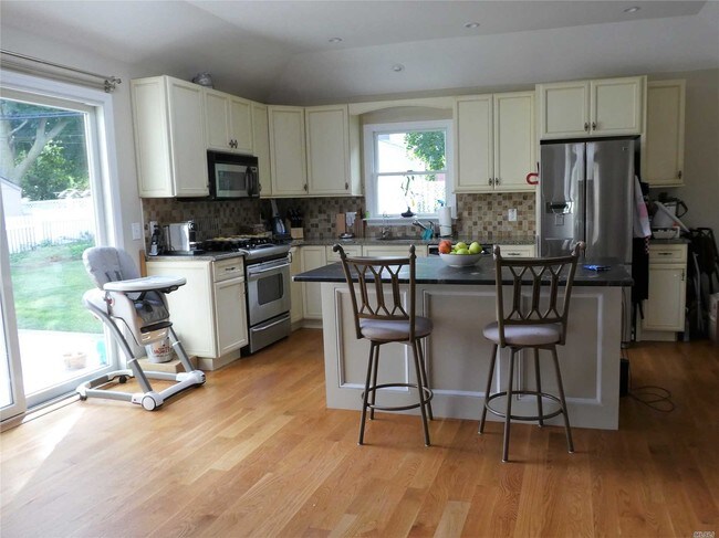 Building Photo - 11 Pearl Dr