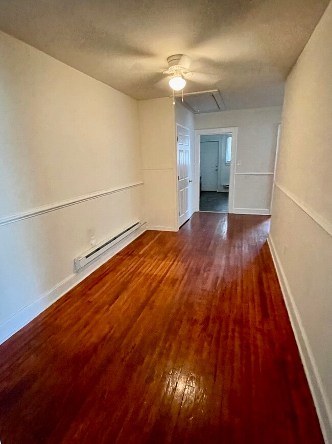 Hall or Office - 113 W Simmons Ave