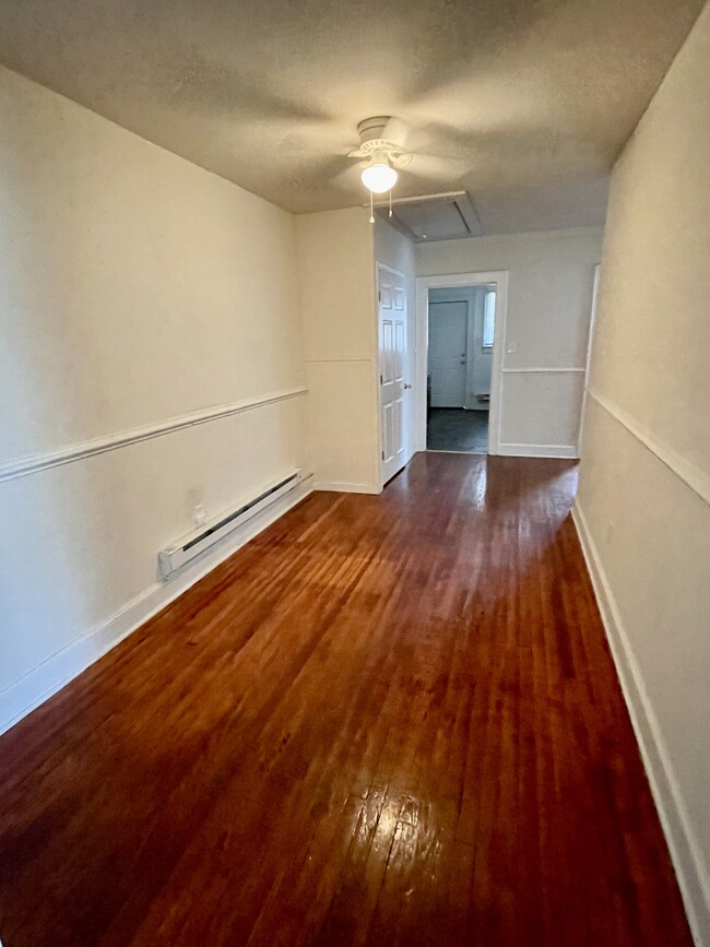 Hall or Office - 113 W Simmons Ave