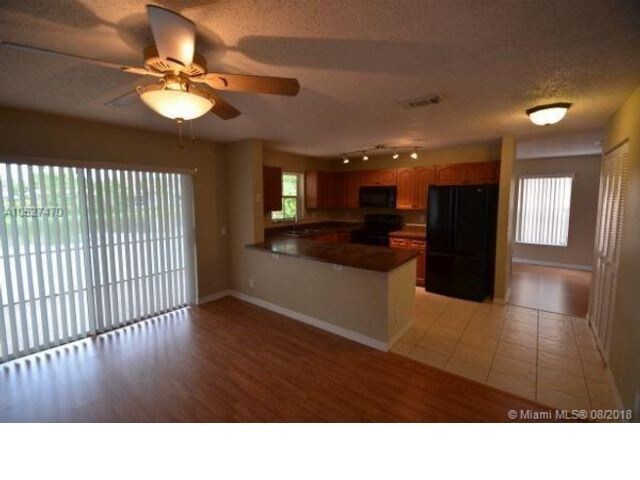 Building Photo - 7521 Santa Monica Dr
