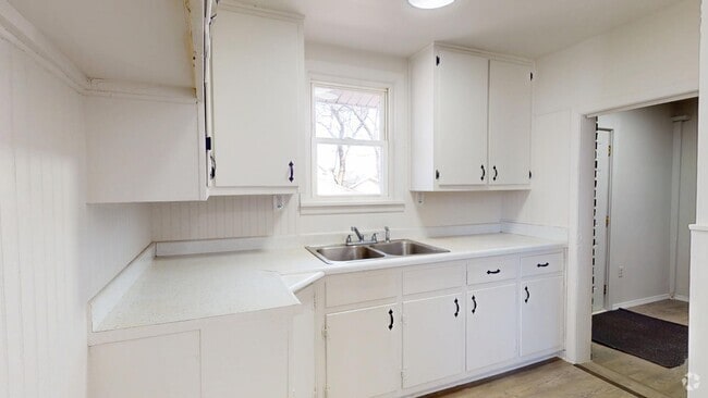 Building Photo - 109 W Ely St