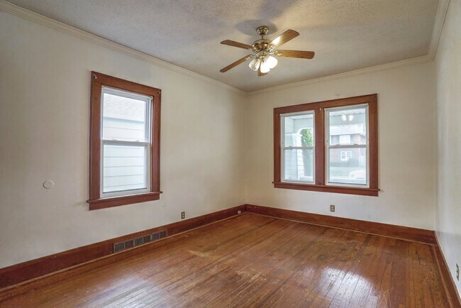 Building Photo - 525 E Eckman St