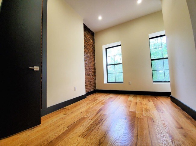 Building Photo - 758 Putnam Ave