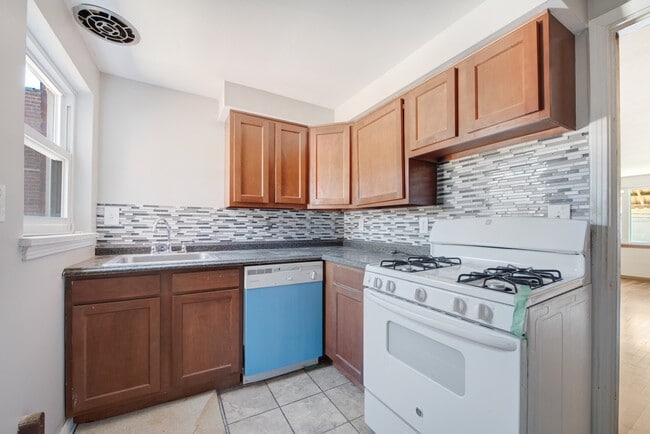 Photo - 1437 Lincoln Way (White Oak, PA) Apartment
