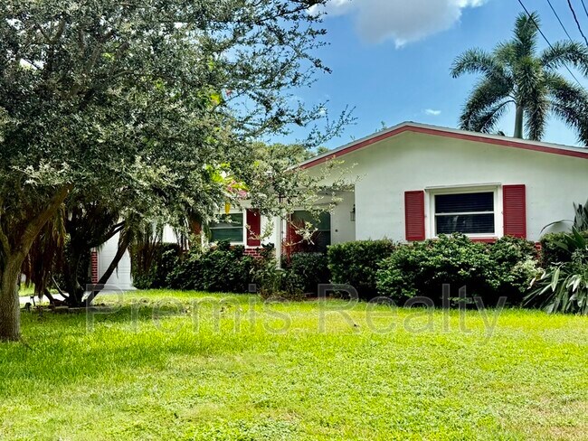 Photo - 1229 Lazy Lake Rd W House