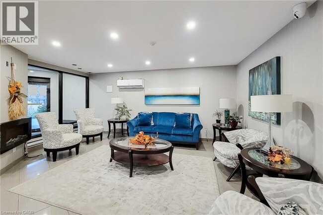 Building Photo - 700 Dynes Rd