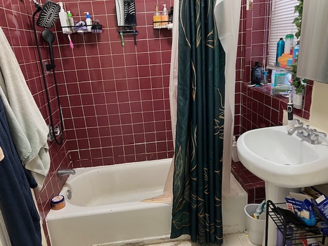 Building Photo - 9/1 No Fee! 1 bed plus office on Huntingto...