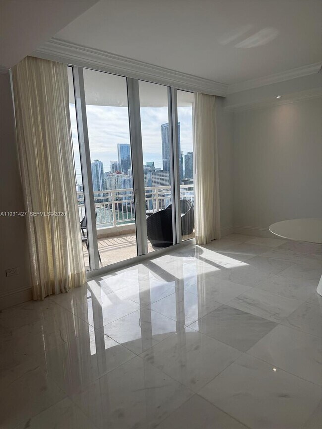 Foto del edificio - 848 Brickell Key Dr