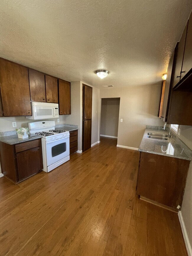 Foto del edificio - 2604 Turpin Ave
