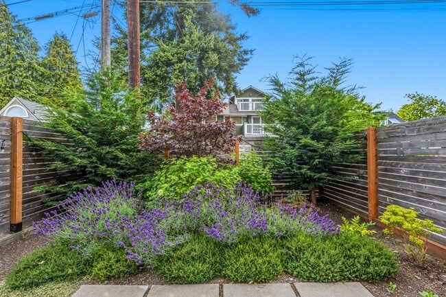 Building Photo - Hilltop Gem w/ AC and 360° Rooftop Views (1st Month Free)