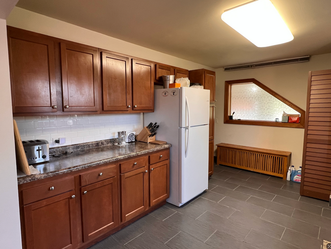 Building Photo - Move In July 1st 2025! 2 Bedroom 2 bath - ...
