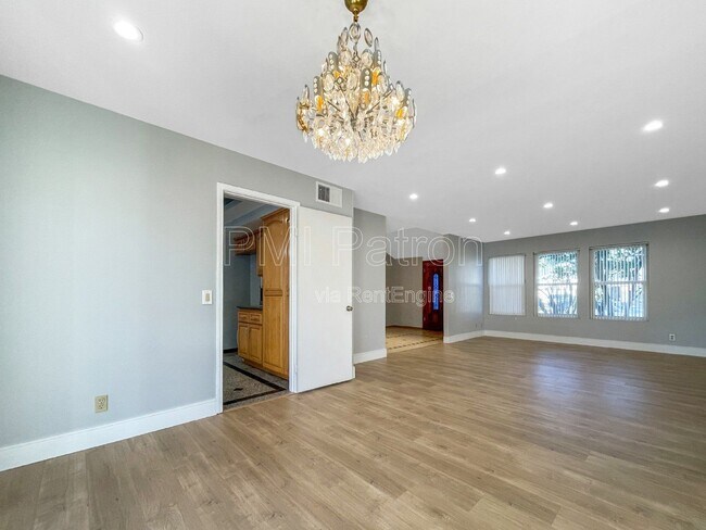 Foto del edificio - 9564 Peartree Ln