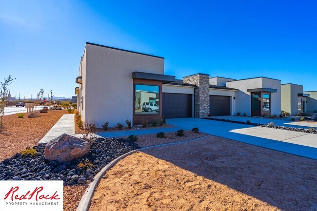 Building Photo - Elegant Single-Level Twin Homes with Premi...