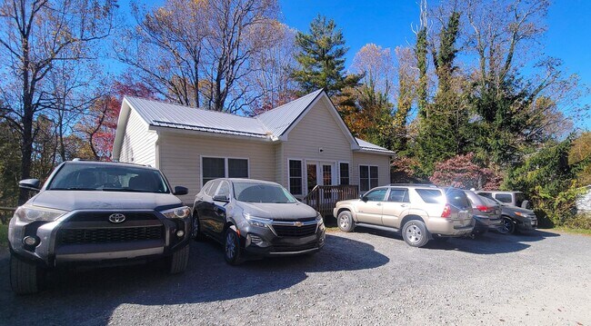 Foto del edificio - 182 Knowles Haven Ln